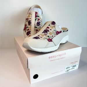 10WW Easy Spirit Travel Time Clogs Beige and Floral Extra Wide
